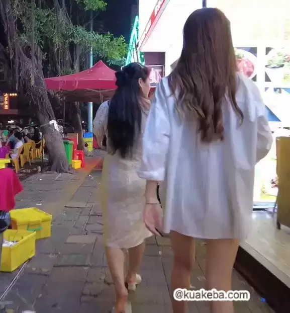 美丽的酒吧夜景：看看一线城市出入酒吧的美女吧